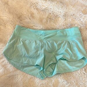 Lululemon speed up low rise shorts 2.5 in inseam size 8